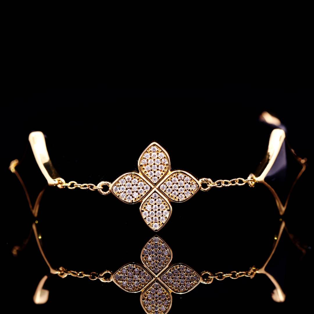 Omnia Golden Clove Black Long Chain Full Set with High-Quality Simulated Diamonds 18k Gold Plated 100cm - OMNIASTORES UAE