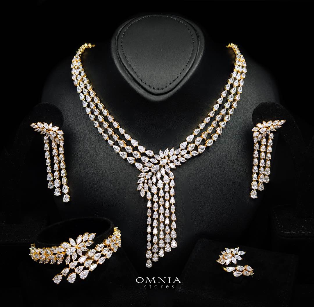 طقم زفاف كامل من Omnia Rahaf Golden مرصع بأحجار الزركون عالية الجودة ومطلي بالروديوم.