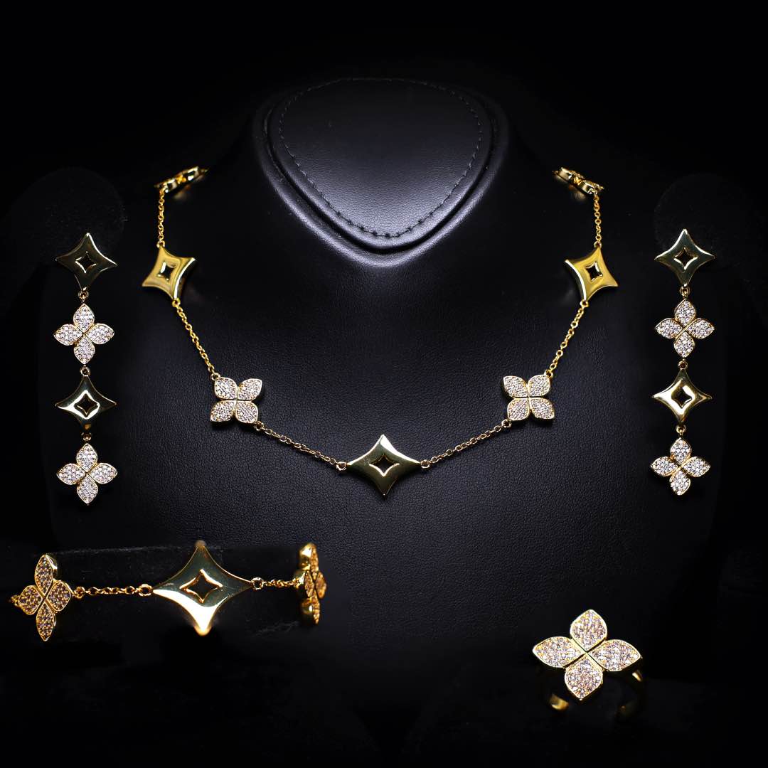 Omnia Golden Clove Choker Full Set with High-Quality Simulated Diamonds Gold Plated - OMNIASTORES UAE