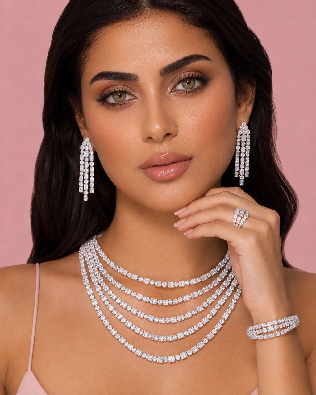 طقم العروس الفاخر المتكامل من أمنية أبي، بتصميم متعدد الطبقات، باللون الأبيض، ومطلي بالروديوم عالي الجودة، مع أحجار الزركون