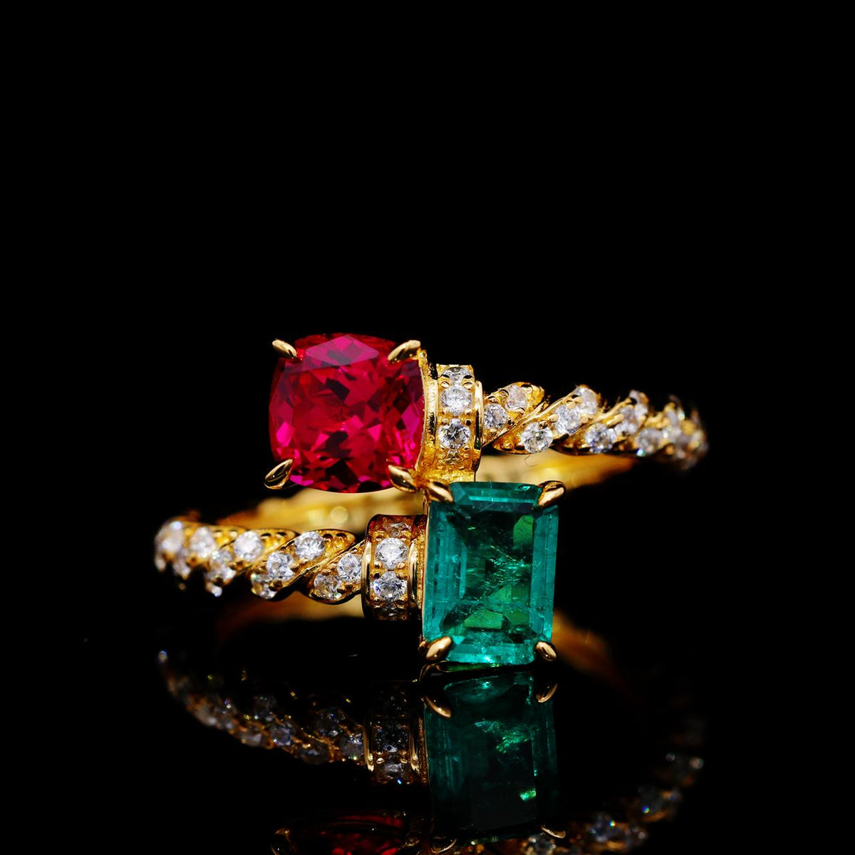 Sawsan Red and Green Gold-Plated Ring with Certificate | High-Quality Simulated Diamonds in 925 Sterling Silver