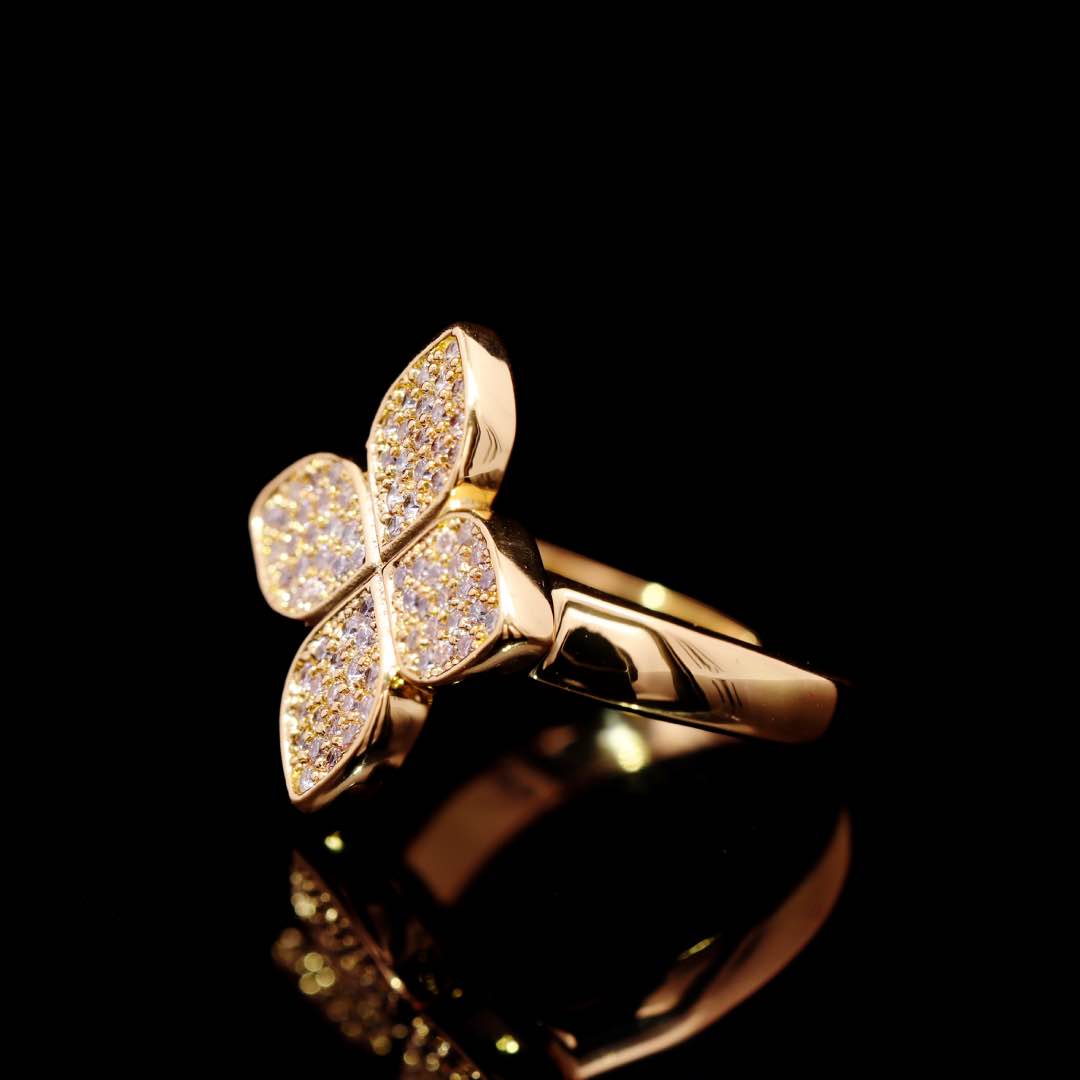 Omnia Golden Clove Ring with High-Quality Simulated Diamonds Gold Plated - OMNIASTORES UAE