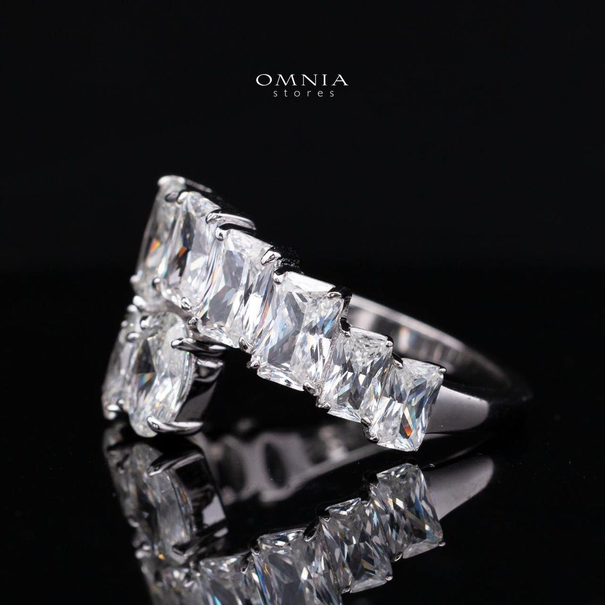 Tokiya Silver Cluster Ring in 925 Sterling Silver with Premium Simulated Diamond