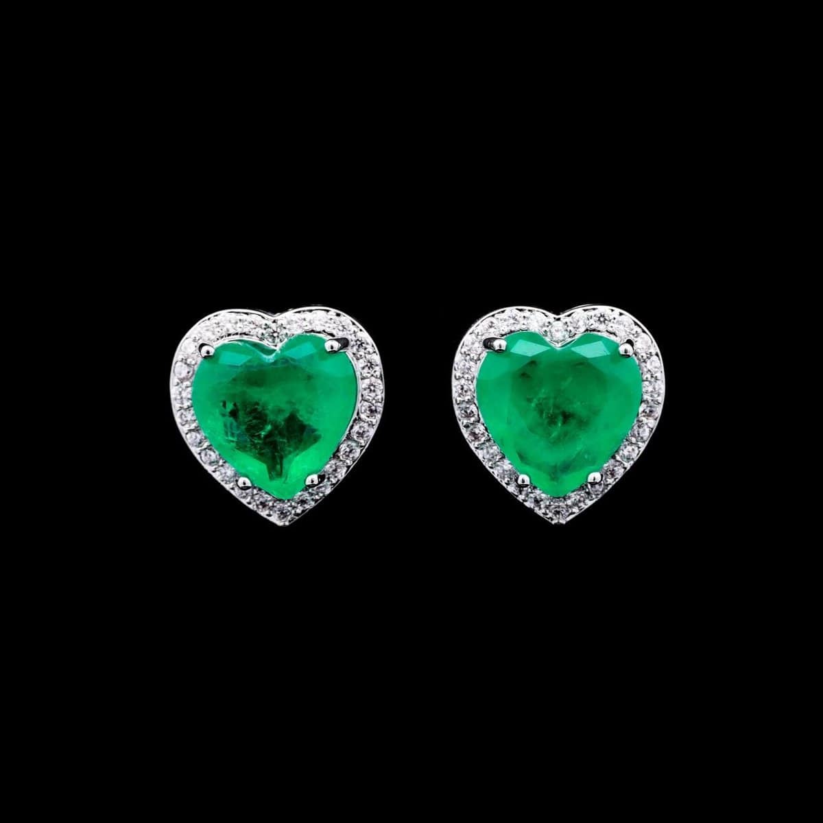 Omnia Isla Emerald Heart-Shaped Stud Earrings with High-Quality Zircon Stones in Rhodium Plated - OMNIASTORES UAE