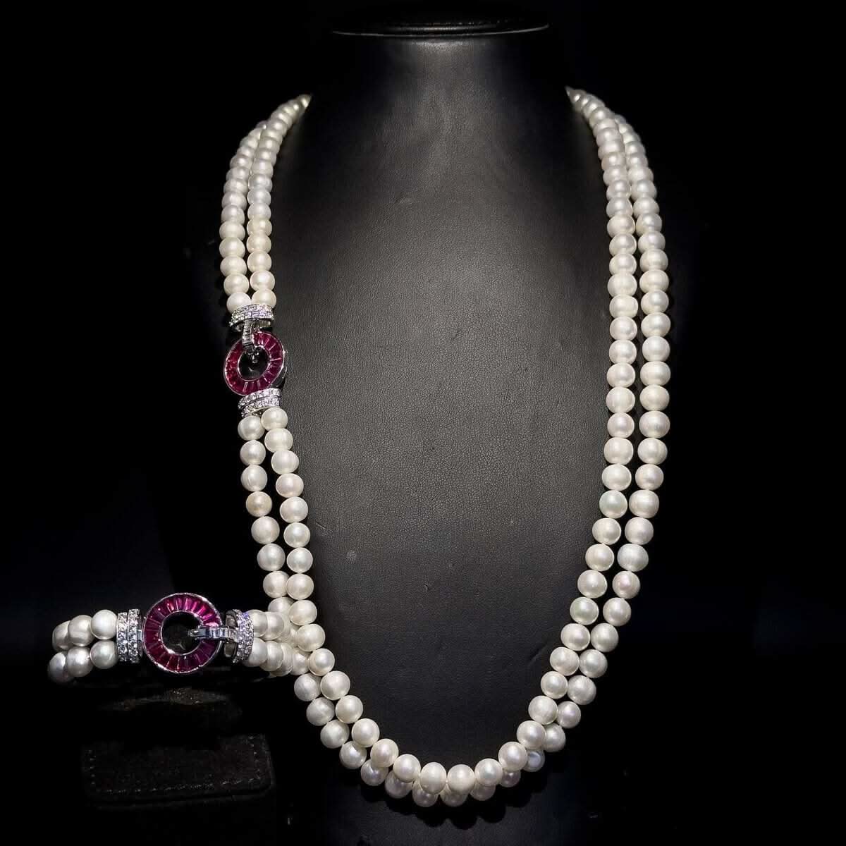 Omnia Royal Pearl Necklace and Bracelet Set with Ruby-Red Accents and High-Quality Simulated Diamonds - OMNIASTORES UAE