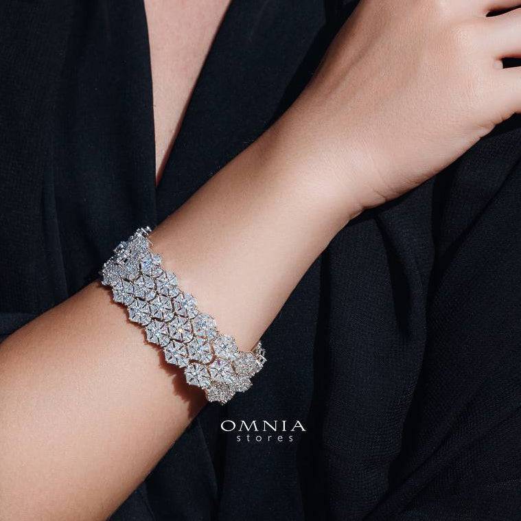 Omnia Saima Silver Set in 925 Silver with High-Quality Simulated Diamonds