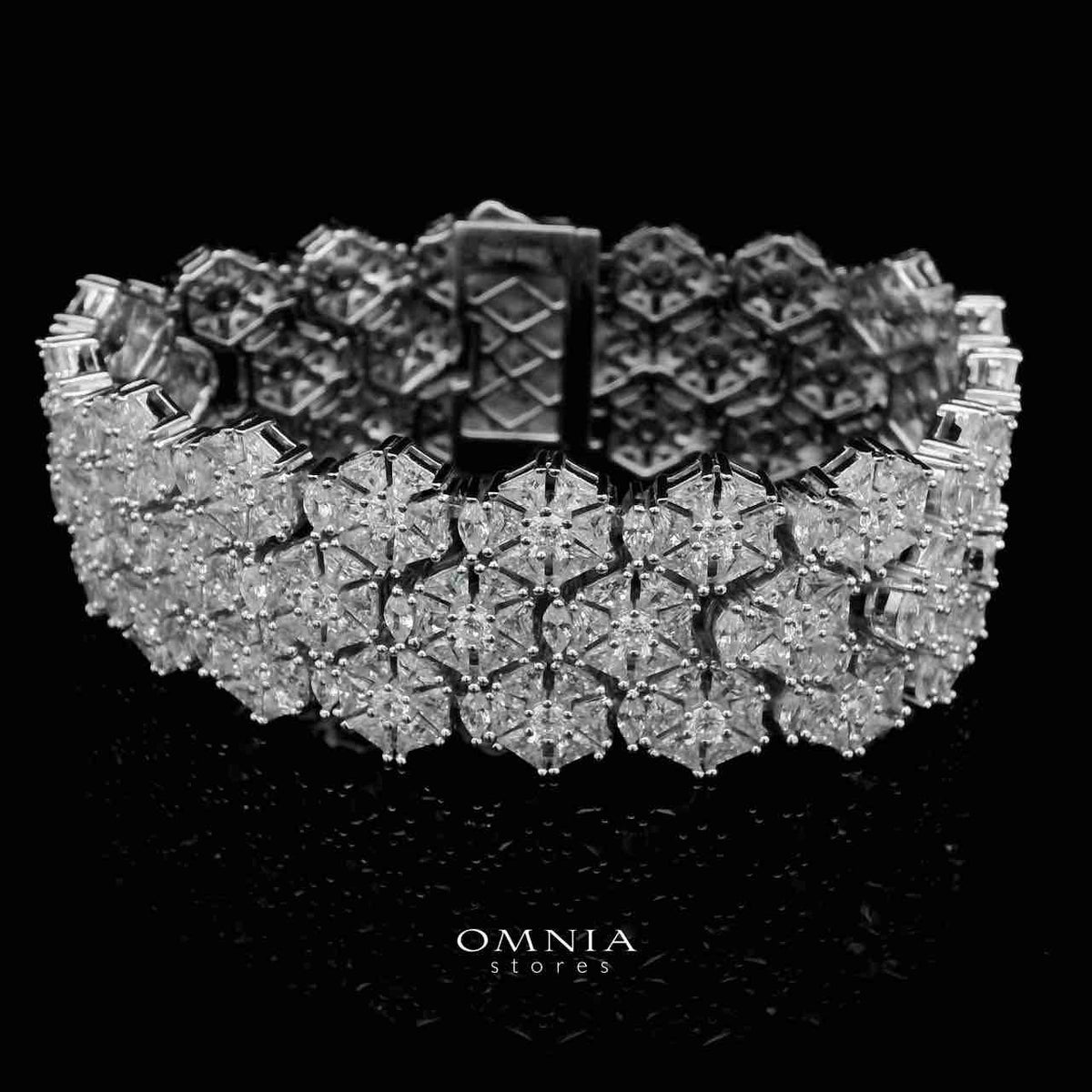 Omnia Saima Silver Set in 925 Silver with High-Quality Simulated Diamonds