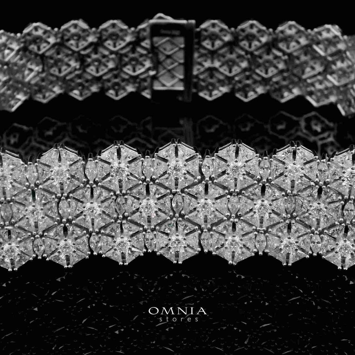 Omnia Saima Silver Set in 925 Silver with High-Quality Simulated Diamonds