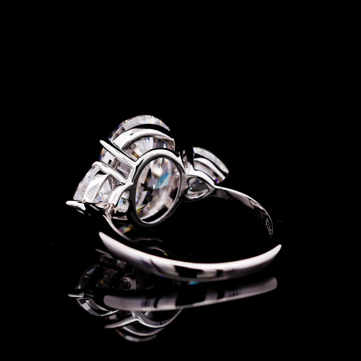 Omnia Almas Ring with Certificate | High-Quality Simulated Diamonds in 925 Sterling Silver