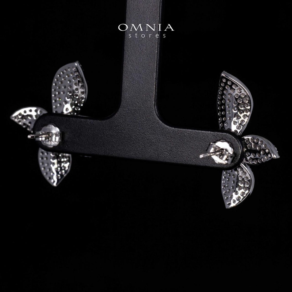 Yuna White Floral Earrings in 925 Silver With High Quality Simulated Diamonds