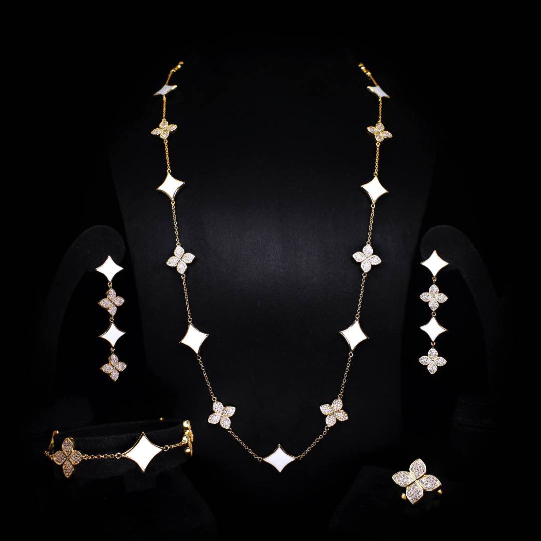 Omnia Golden Clove White Long Chain Full Set with High-Quality Simulated Diamonds 18k Gold Plated 100cm