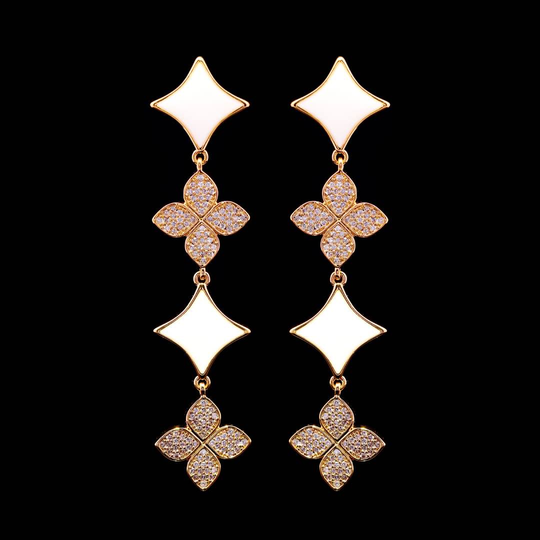 Omnia Golden Clove White Long Chain Full Set with High-Quality Simulated Diamonds 18k Gold Plated 100cm - OMNIASTORES UAE