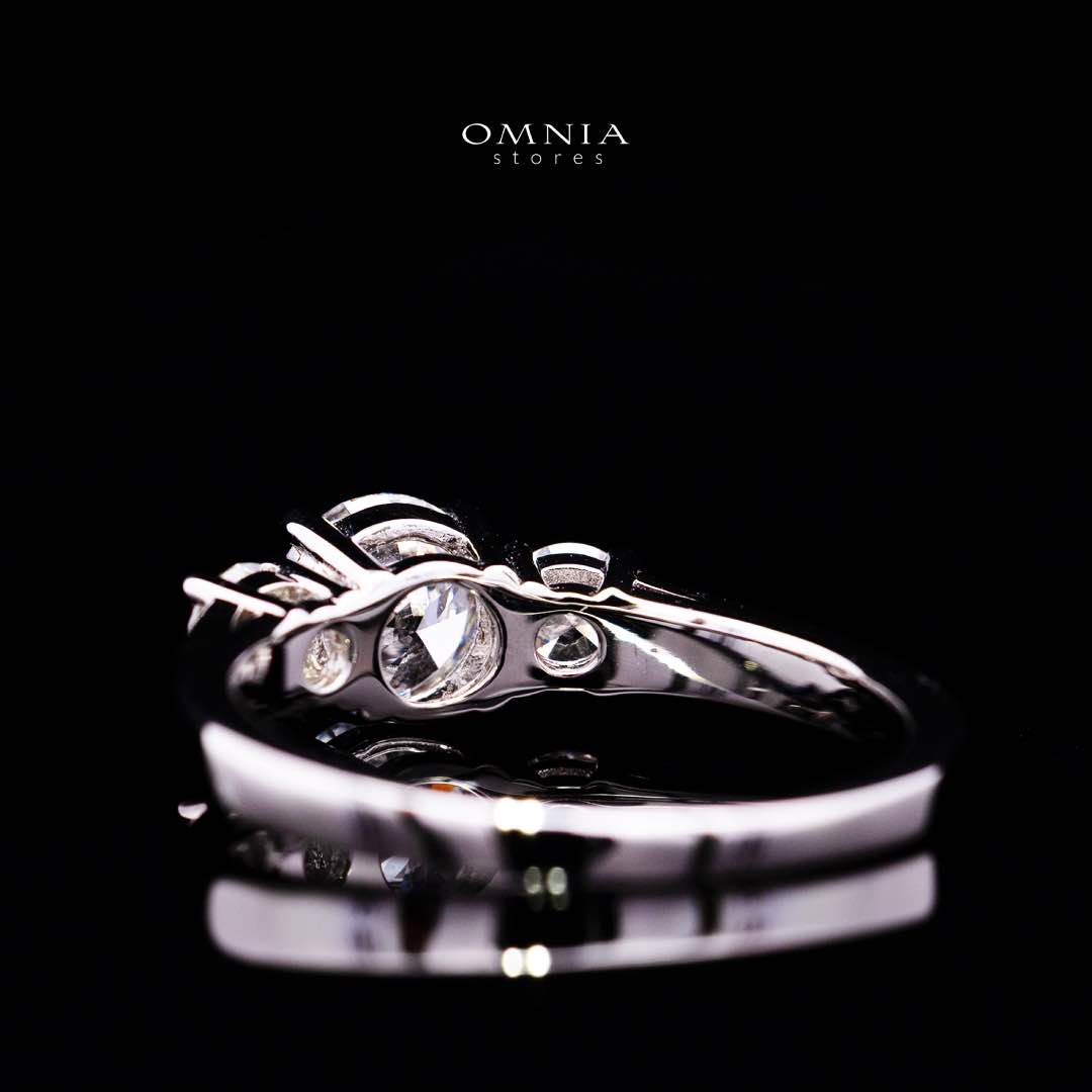 Halima Lab Grown With IGI Certified E VVS2 Oval Brilliant White Ring in 925 Silver 1.50ct