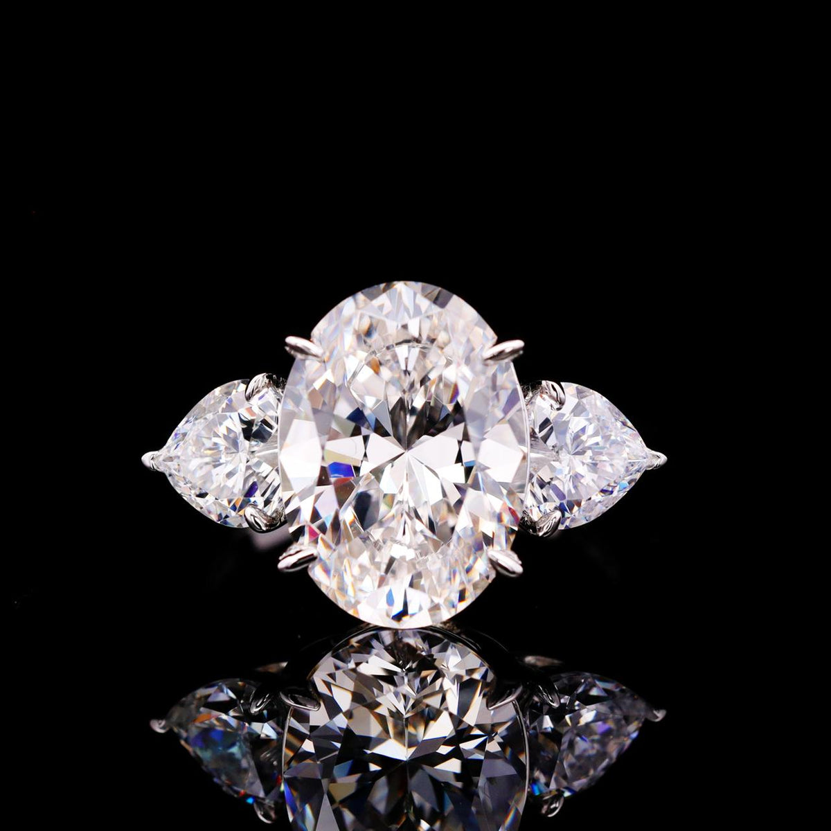 Omnia Almas Ring with Certificate | High-Quality Simulated Diamonds in 925 Sterling Silver