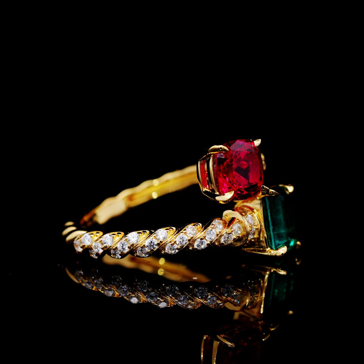Sawsan Red and Green Gold-Plated Ring with Certificate | High-Quality Simulated Diamonds in 925 Sterling Silver right