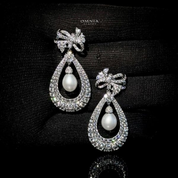 Add a touch of elegance to any outfit with the Omnia Daliah Pearl Diamond Earrings. These lovely earrings feature shiny, pure and smooth fresh actual water white pearl beads and sparkling simulated diamonds with 92.5 sterling silver.