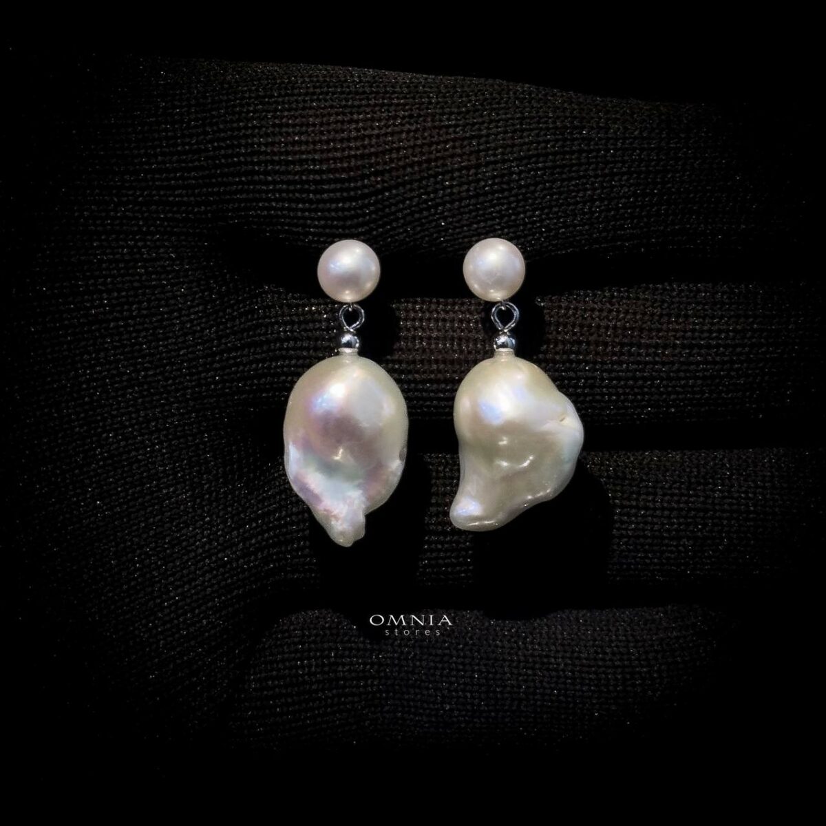 The Omnia Alolah  Fresh Real Water Silver Pearl Earrings are simple but stylish. It is a stunning set of earrings because the pearls used here are 95.2 sterling silver and high-quality simulated diamonds.