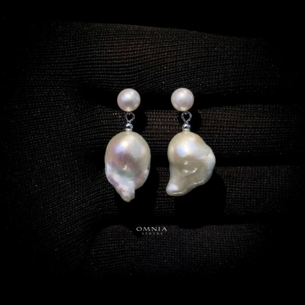 The Omnia Alolah  Fresh Real Water Silver Pearl Earrings are simple but stylish. It is a stunning set of earrings because the pearls used here are 95.2 sterling silver and high-quality simulated diamonds.