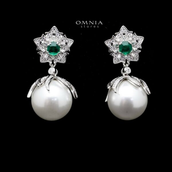 These Omnia Elizabeth Fresh Real Water Pearl-Simulated Diamond Earrings are lovely for any lady in touch with fashion trends. The pearls are set in 92.5% silver, and sparkling simulated diamonds are used around them to give them a glamorous look.