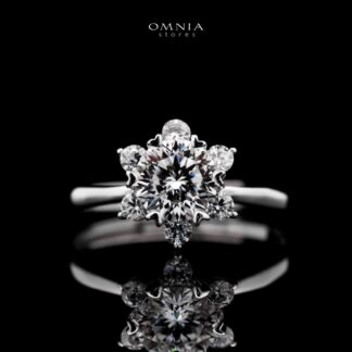 Omnia Silver Star Flower Ring in 92.5 Silver with High Quality Moissanite Stone