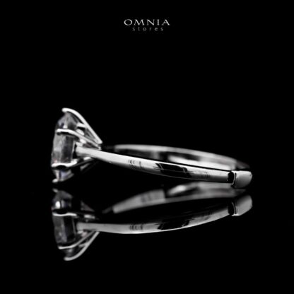 Omnia Omaira Classic Ring in 92.5 Silver with High Quality Iced Cut Stone - Image 2