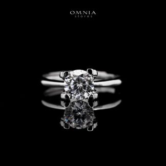 Omnia Maisha Round Cut Ring in 92.5 Silver with High Quality Moissanite Stone