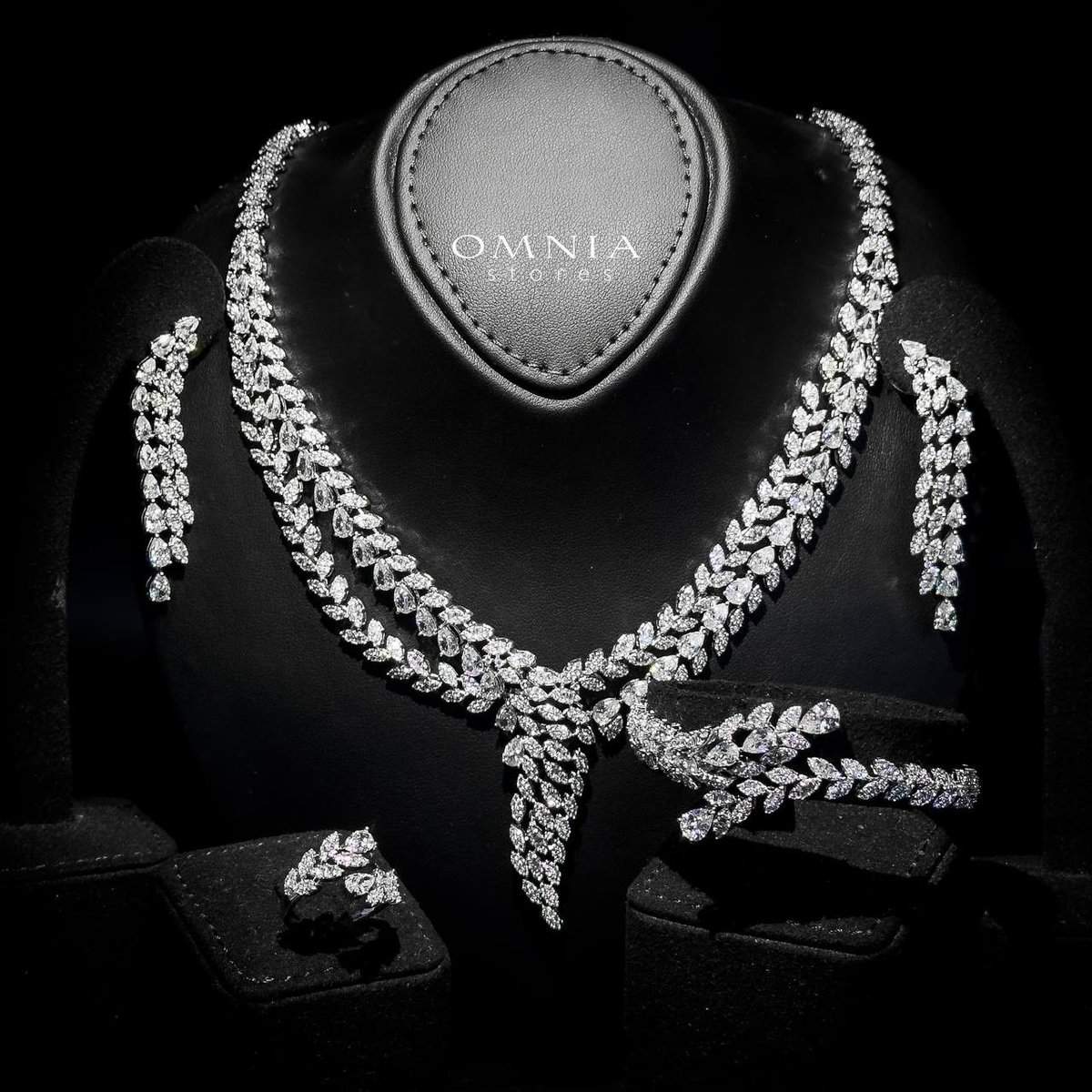 Omnia Yasira Leaf-Design White Luxury Bridal Full Set in High Quality Zircon Stone Rhodium Plated
