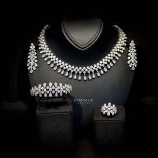 Omnia Amani White