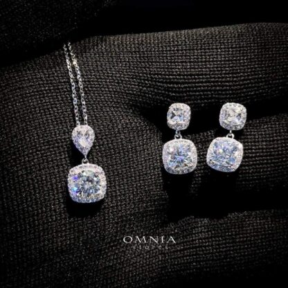 Omnia Aisha White Set in 92.5 Silver with High Quality Moissanite Stone