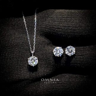 Omnia Bayan White Set in 92.5 Silver with High Quality Moissanite Stone
