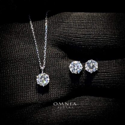 Omnia Bayan White Set in 92.5 Silver with High Quality Moissanite Stone