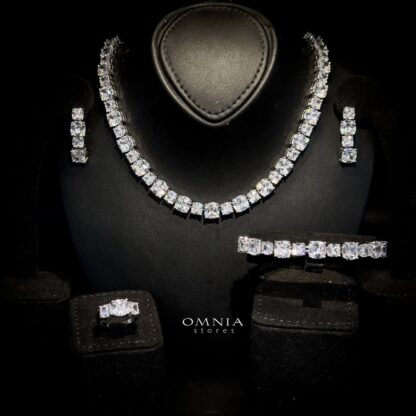Omnia Alya White