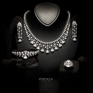 Omnia Camilla White