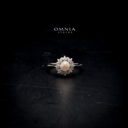 Omnia Aurora Pearl Ring with Iced Cut Stones in High Quality 92.5 Silver
