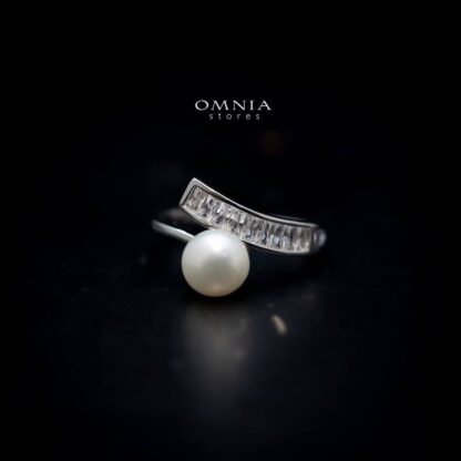Omnia Pearl Ring with Iced Cut Stones in High Quality 92.5 Silver
