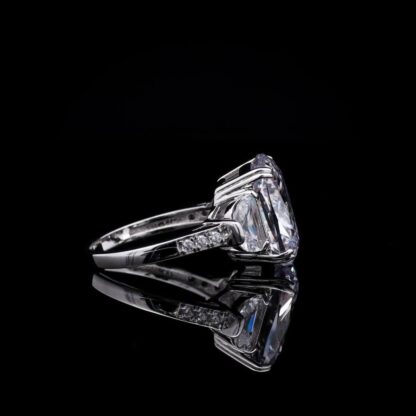 Omnia Sesable White Oval-Cut Statement Ring in 92.5 Silver with High-Quality Iced Cut Stones - Image 2