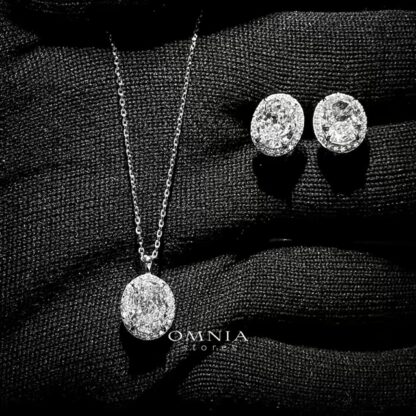 Omnia Lucia White Set in 92.5 Silver with High-Quality Ice Cut Stones