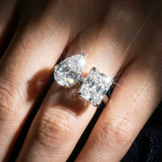 Omnia Ghaliah White Ring 92.5 Silver Certified in High Quality Moissanite Stone