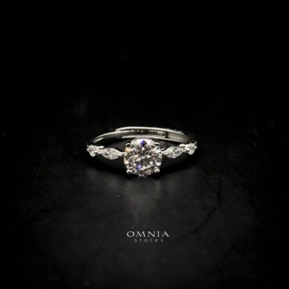 Omnia Arwan Silver Ring in 92.5 Silver with High Quality Moissanite