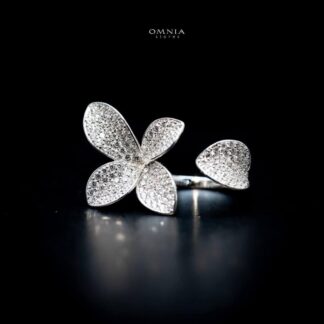 Omnia Dayana Floral Ring in High Quality 92.5 Silver with Simulated Diamonds