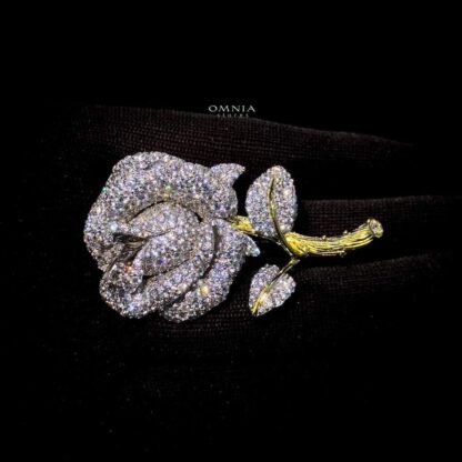 Omnia Bella Flower brooch in 92.5 Silver In High Quality Simulated diamonds - Image 2