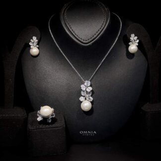 Omnia Sabina Tri-Clover Round Fresh Real Water Pearl Set in 92.5 Silver High Quality Simulated Diamond