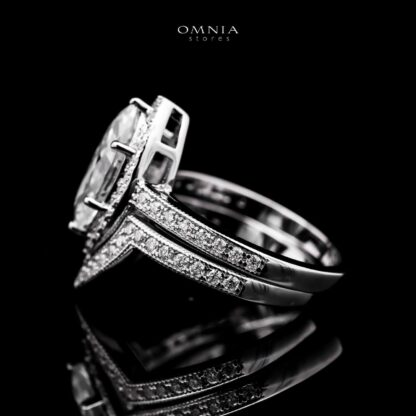 Omnia Azmira Royal Design Silver Ring 925 Silver in GRA Certified High Quality White Moissanite Stone - Image 2