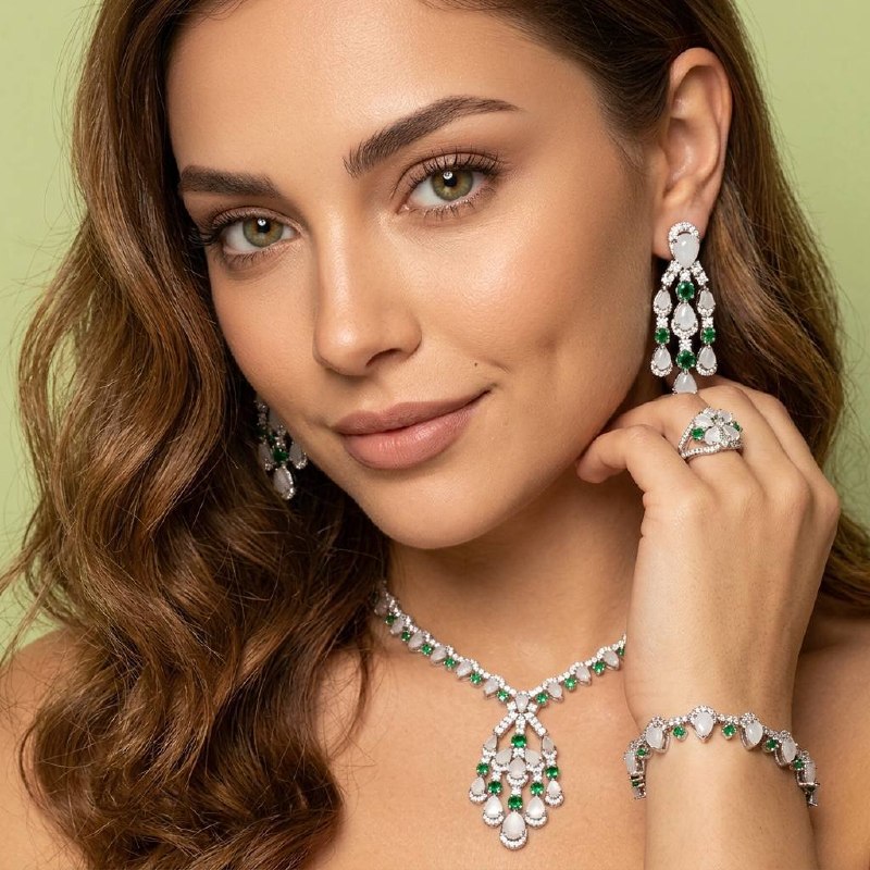 Omnia Salma White and Green Full Set with High-Quality Simulated Diamonds Rhodium Plated (18cm only available in KSA)