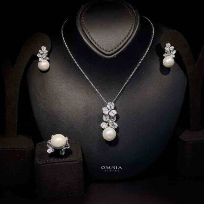 Omnia Sabina Tri-Clover Round Fresh Real Water Pearl Set in 92.5 Silver High Quality Simulated Diamond