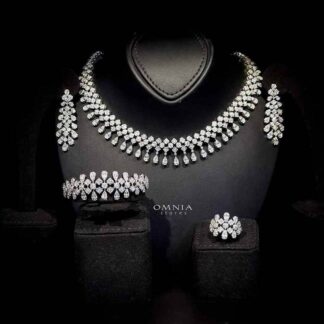 Omnia Amani White