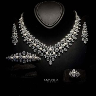 Omnia Elina White