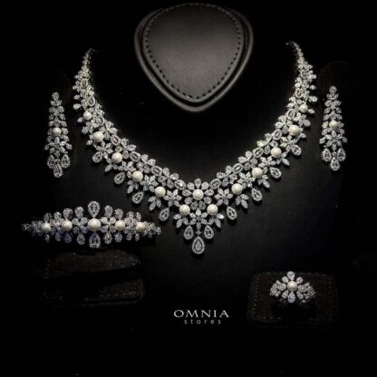 Omnia Elina White