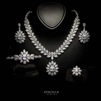 Omnia Lareen White