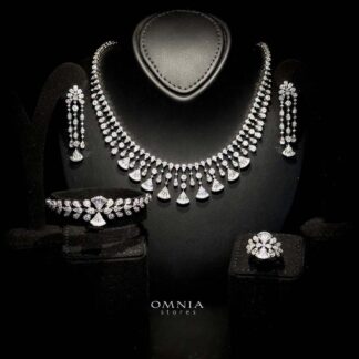 Omnia Camilla White